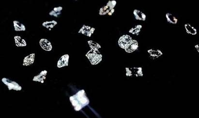 Grading diamonds based on cut, color, clarity, and carat weight